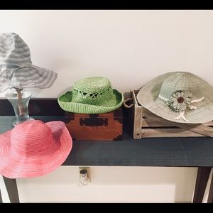 4 sun hats for those sunny days on the beach!
